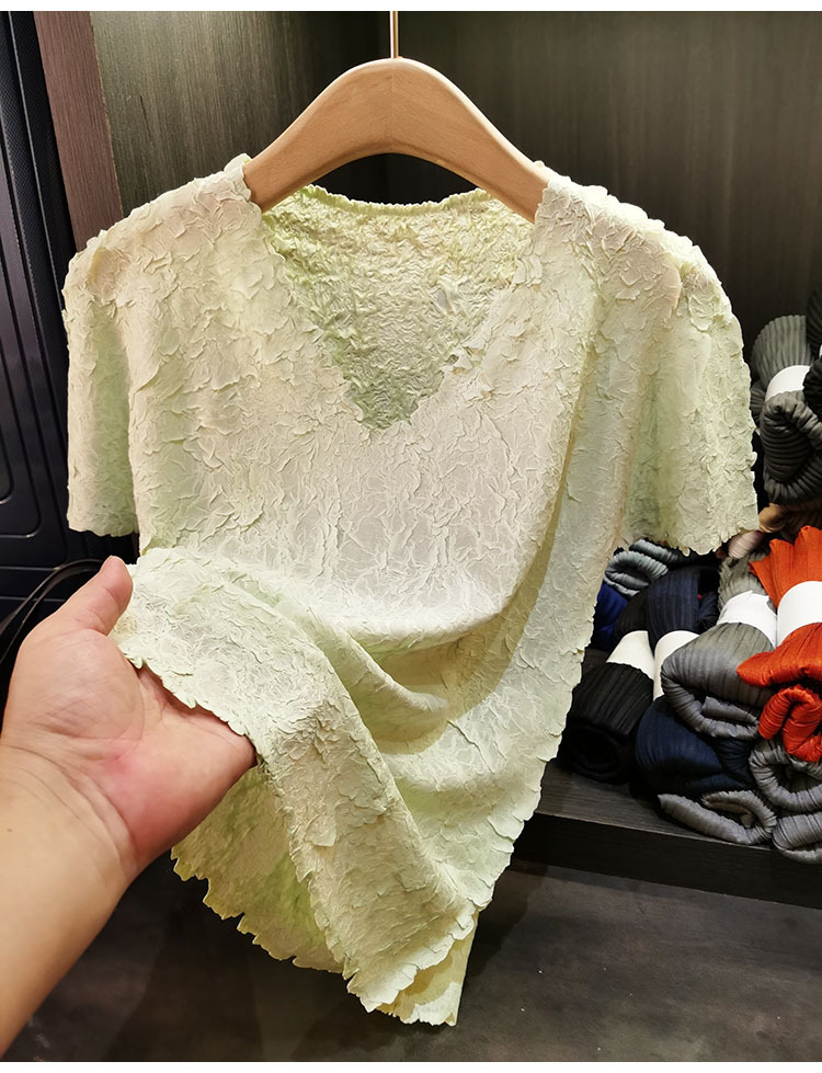 Áo phông cổ chữ V xếp ly tay ngắn nữ tính, dễ phối đồ — Màu đen, Màu tím nhạt, Màu xanh đậu, Màu tím chi tiết 7