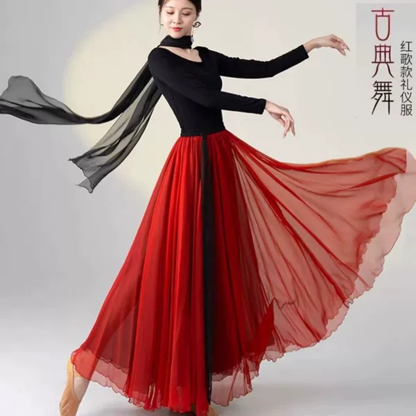 Red long -sleeved 360 -degree big skirt