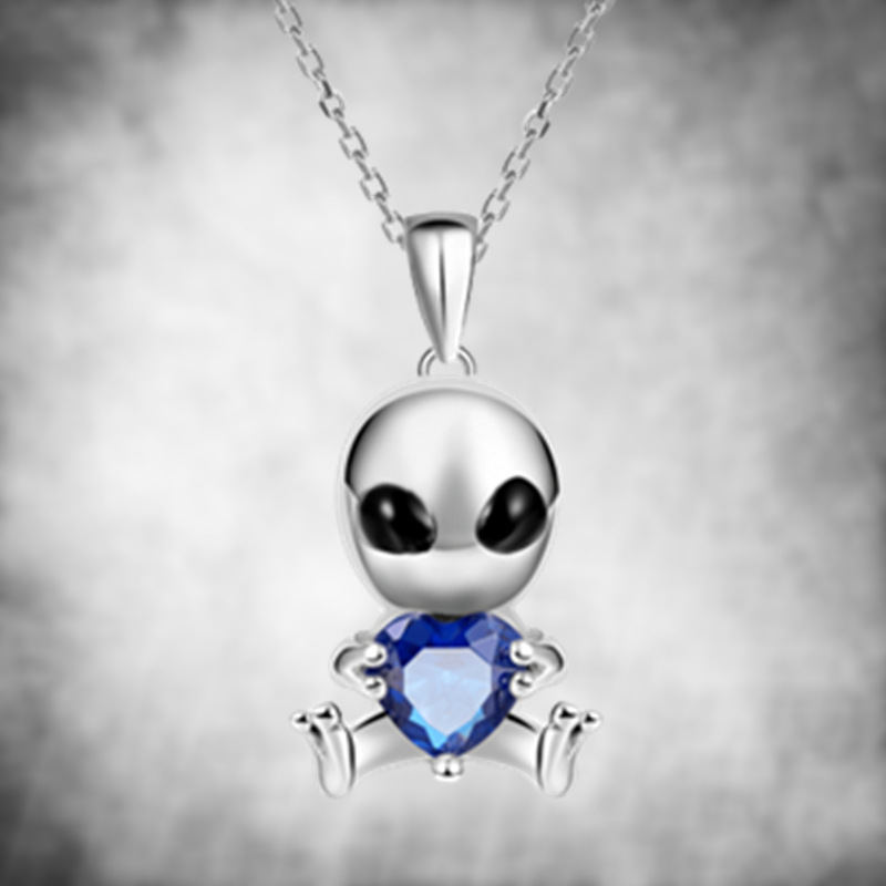Collana con pendente alien in cristallo blu scuro gioielleria_voghion.com