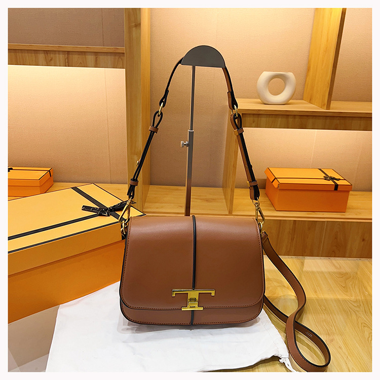 2023 New Fashionable and Minimalist Underarm Casual Western Style Solid Color Saddle Handheld One Shoulder Crossbody Bag_voghion.com