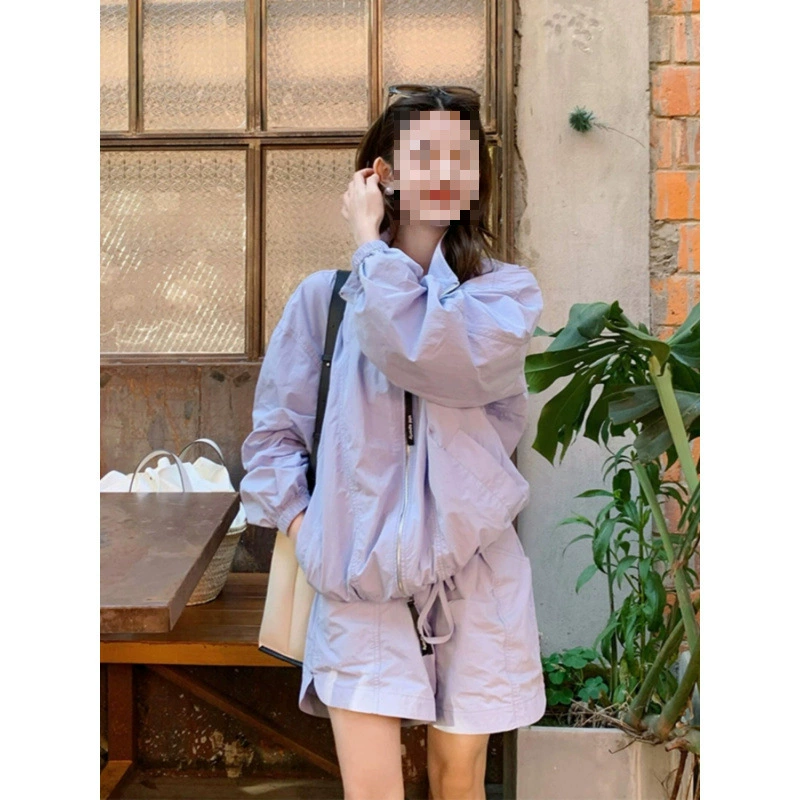 Фиолетовый спортивный костюм для защиты от солнца размера плюс 150kg для женщин, летняя высококачественная свободная куртка и шорты, комплект из двух предметов.