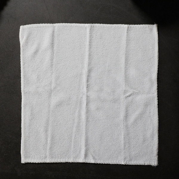 Universal disposable wet wipes
