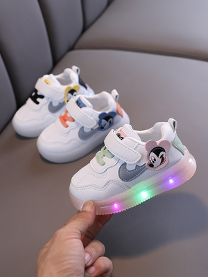 女宝宝鞋子春秋款学步软底2021男童单鞋小童板鞋女宝儿童亮灯女童|ru