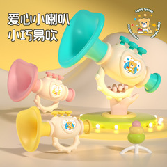 趣味の早教アニメのスピーカーの子供のおもちゃが鳴るミニハーモニカの赤ちゃんが口笛楽器を吹いている