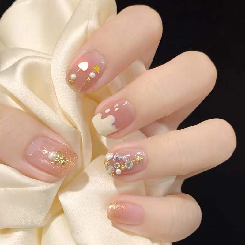 Children's Wearing Armor 2024 New Year's Little Girl Sister Middle Long 10-Year-Old Girl White Beauty Nail Patch 24 Pieces