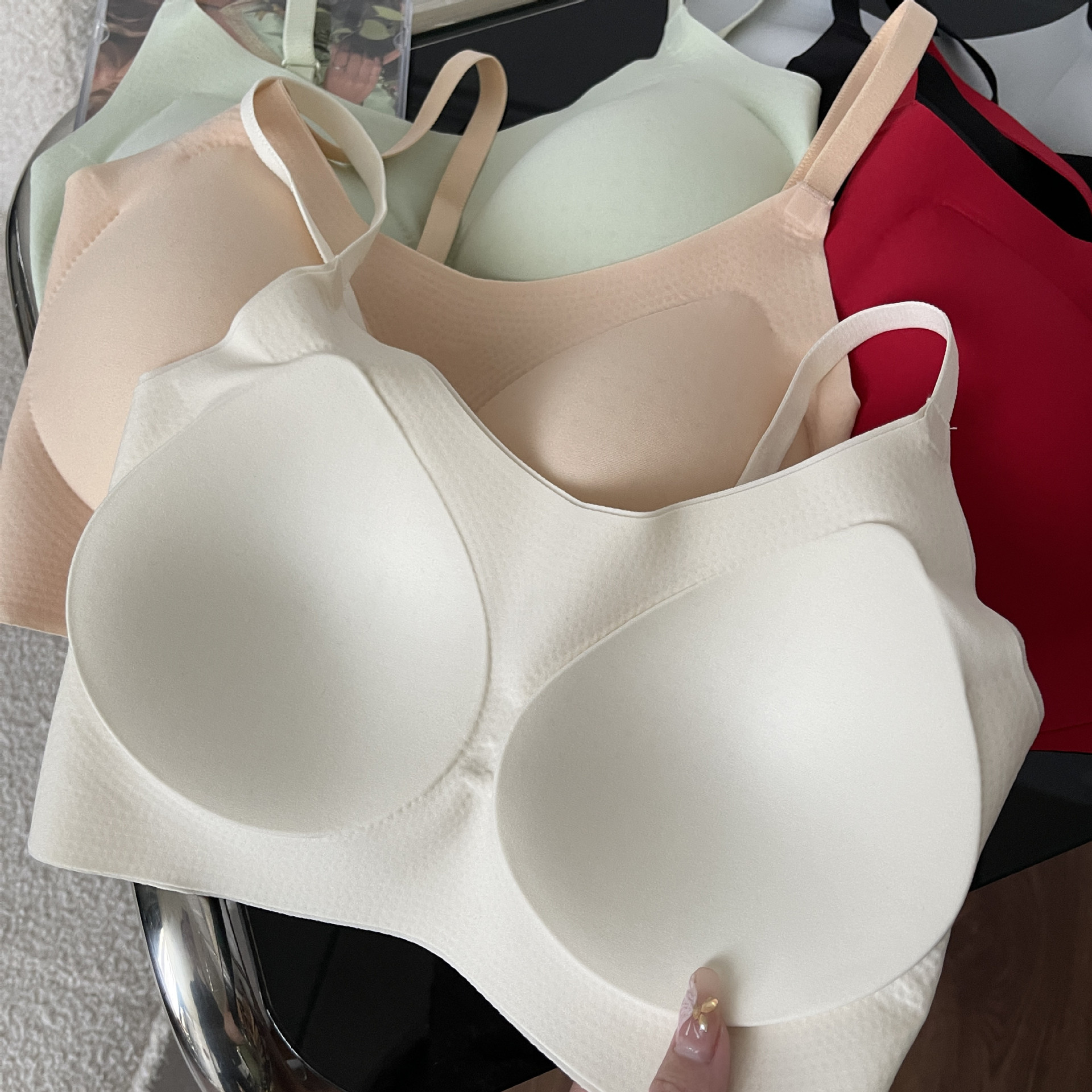 2024 nuevo sujetador de elevación anti-gravedad inalámbrico sin costuras temperatura fija completa super suave ajuste ropa interior transpirable para mujeres