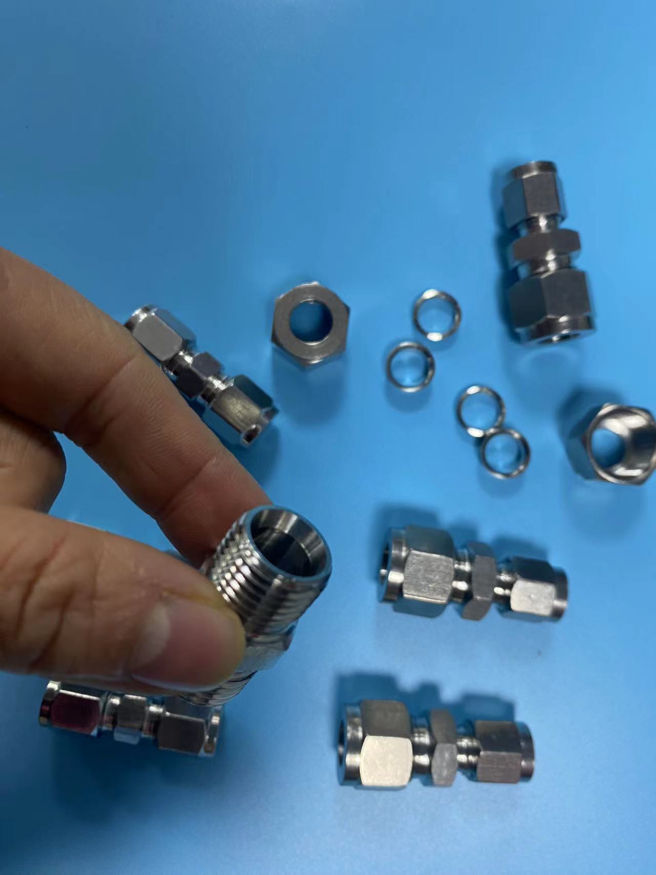 不锈钢304卡套连直通中间接头不锈钢双卡箍卡套连直接Φ3mm--Φ22