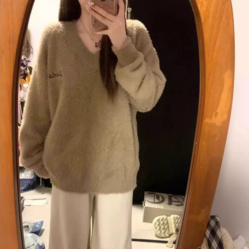 2025新款奶白色v领防水貂绒毛衣女秋冬软糯宽松慵懒针织衫上衣潮