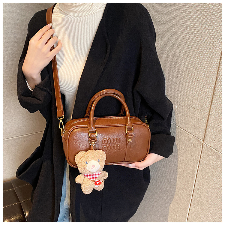 Cross-border hand-held bowling bag for women in autumn and winter 2025, new retro commuter pillow bag, large capacity crossbody bag undefined