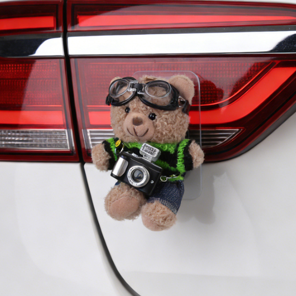 Colgante de coche Colgante trasero Dibujos animados lindo oso trasero trasero muñeca adorno pegatina baúl fuera del coche muñeca