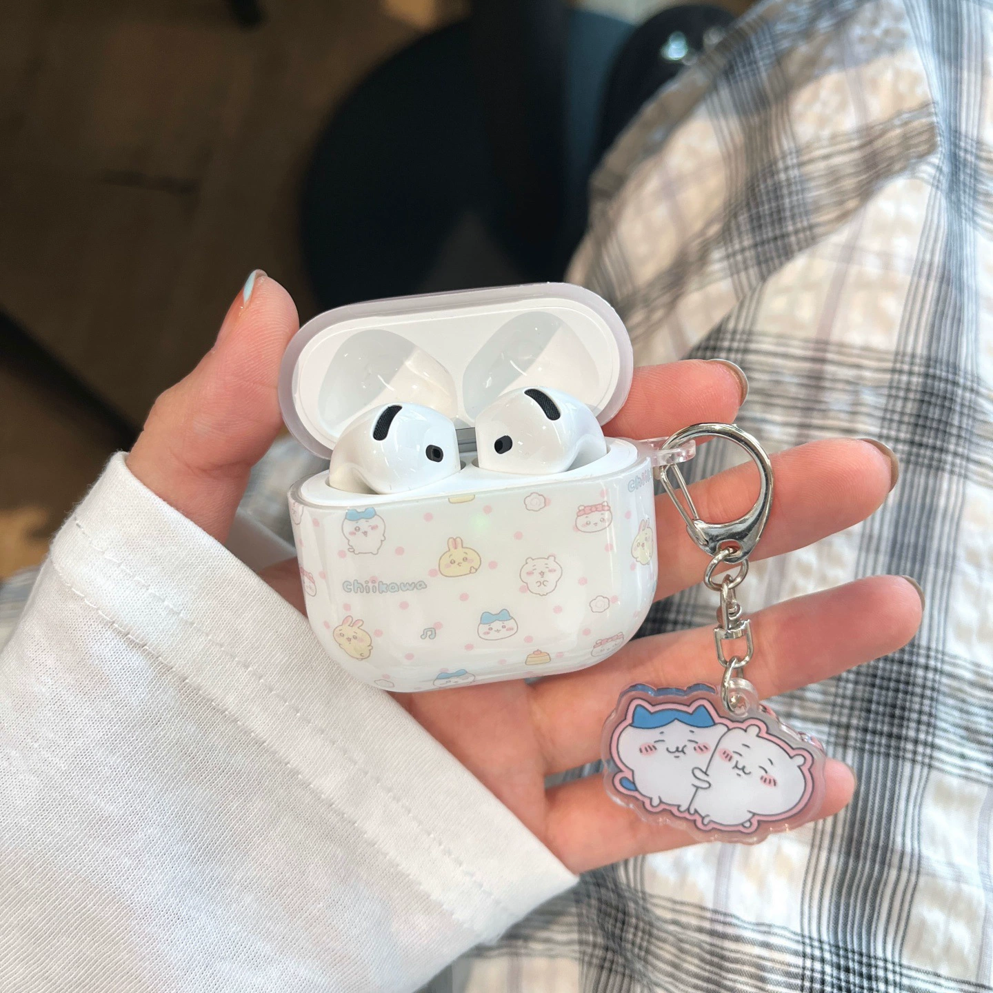 Чехол-защитa (Jiikawa) в горошек с подвеской — совместим с AirPods 1/2/3/4 и Pro