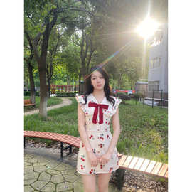 娃娃领桔梗法式碎花连衣裙2026新款女夏季小个子收腰又甜又辣裙子