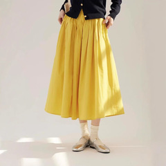 25春の明るい黄色のスカート