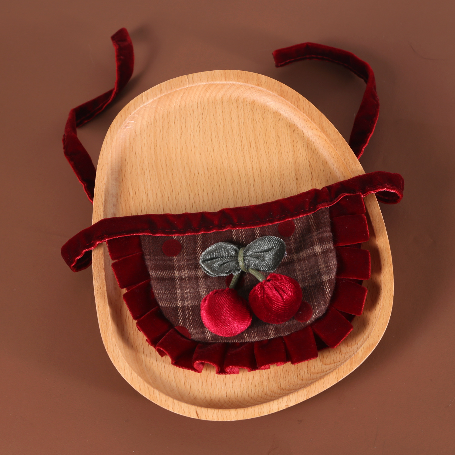 Mascotas de Año Nuevo de terciopelo de encaje bib gatos cachorros plaid flotilla flor arco cereza set sombrero boina