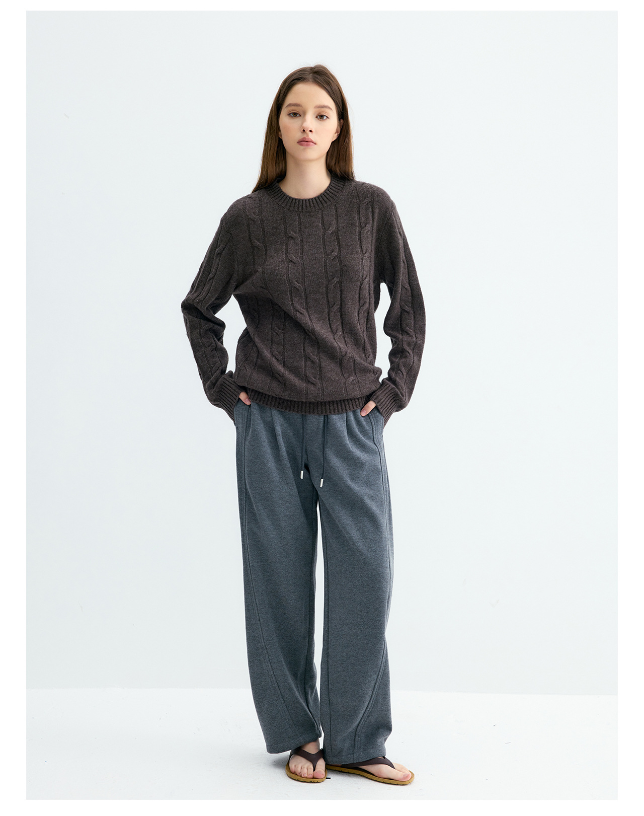 UNF Cable-Knit 405g Crewneck Sweater