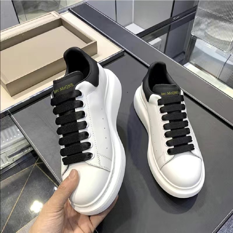 Popular Xuan McQueen zapatos blancos para estudiantes femeninos nueva pareja versátil aumento de la altura clásica zapatillas Zapatillas de deporte de los hombres