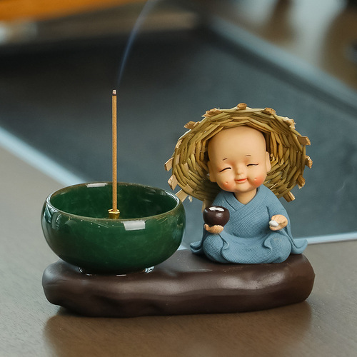 Nuejie Creative Cute Grass Hat Monk Zen Aroma Diffuser Desk Ornament Sandalwood Agarwood Incense Holder Aroma Seat