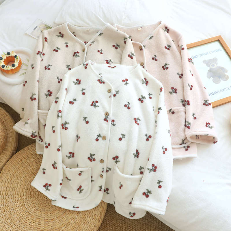Autumn and winter women's V-neck cardigan fleece cherry print pajama top, simple, comfortable, warm home wear top Autumn and winter women's V-neck cardigan fleece cherry print pajama top, simple, comfortable, warm home wear top