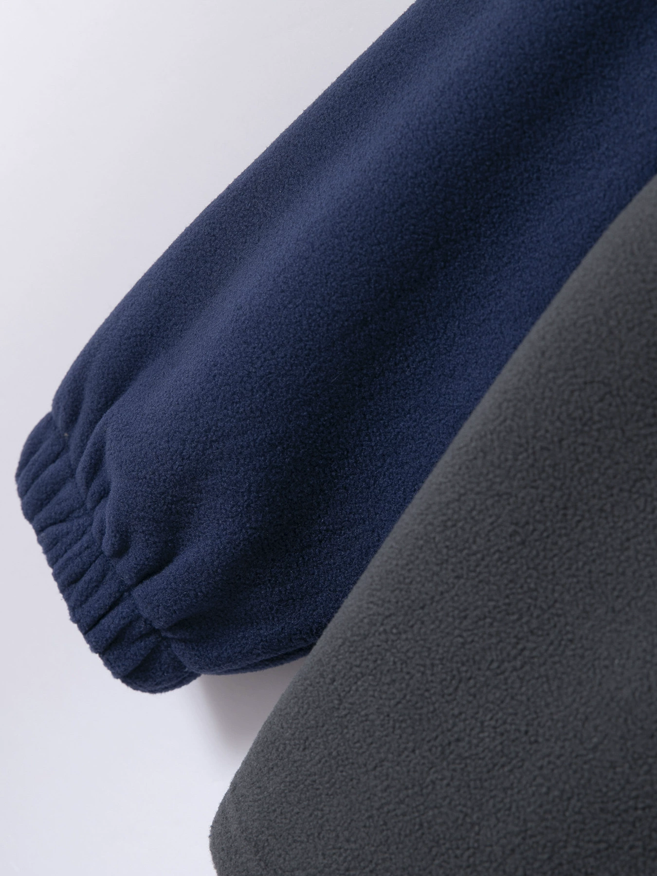 Sudadera con capucha y cuello levantado para hombre