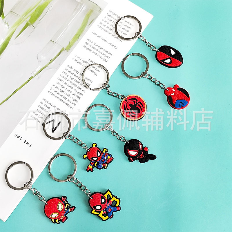 Spider-Man llavero adornos PVC de goma suave llavero accesorios DIY llavero pequeño regalo llavero colgante