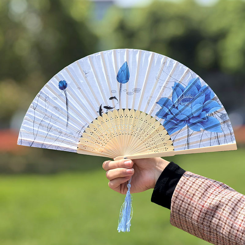 Ventilador plegable chino antiguo ventilador de seda de mujer ventilador plegable de estilo chino ventilador de mujer Hanbok bambú clásico pequeño ventilador danza