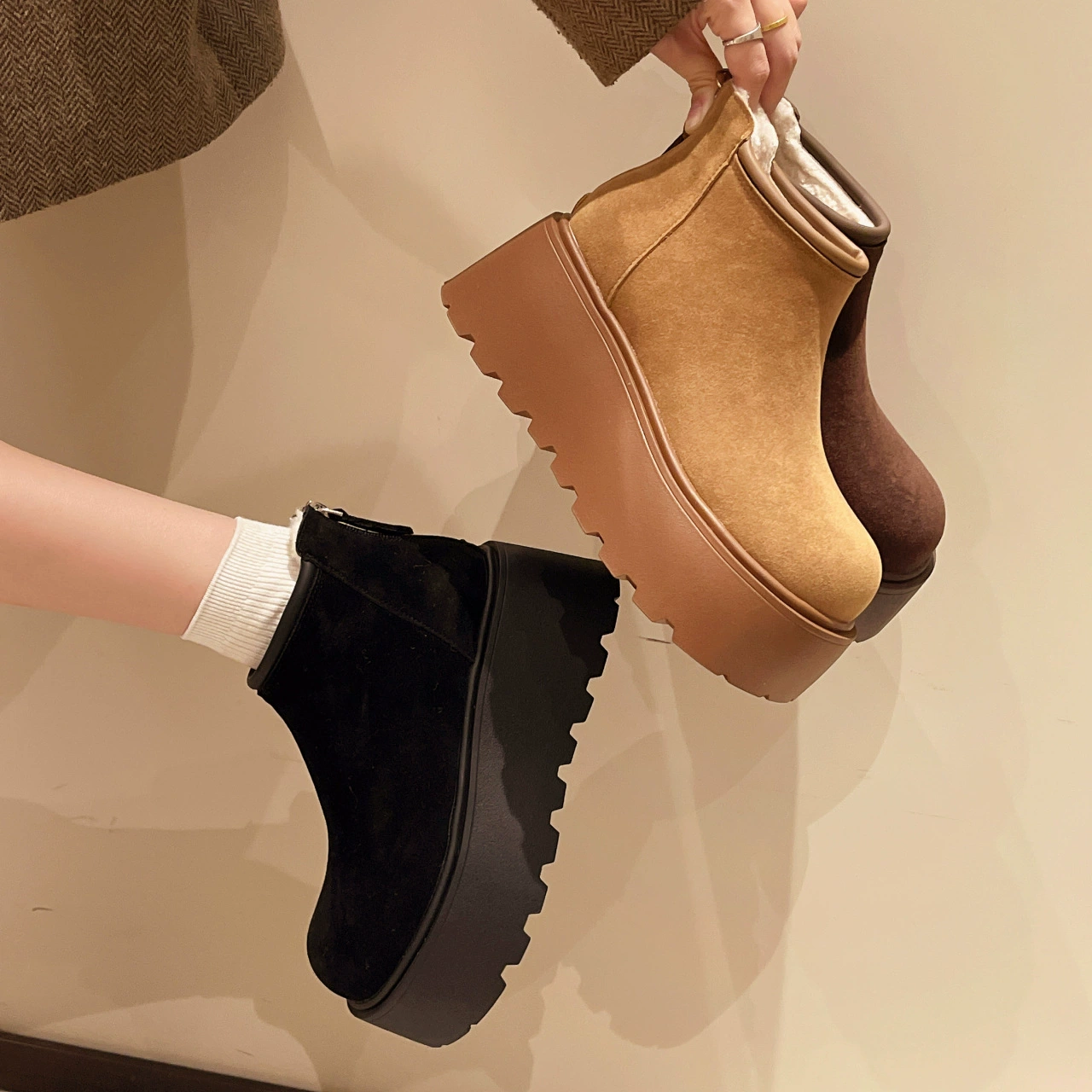 Модные женские ботинки на толстой платформе, новые осенне-зимние повседневные укороченные ботинки-мартинсы на флисовой подкладке для женщин.