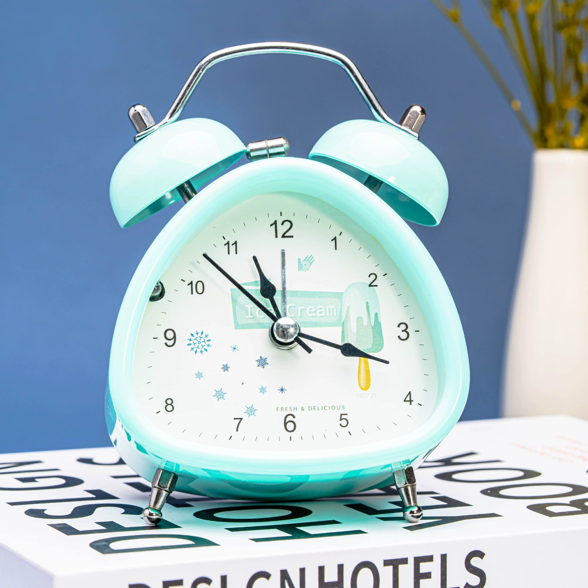 Фабрика прямой треугольник пластиковый творческий простой будильник украшение Гостиная Спальня студент Детский Электронный будильник