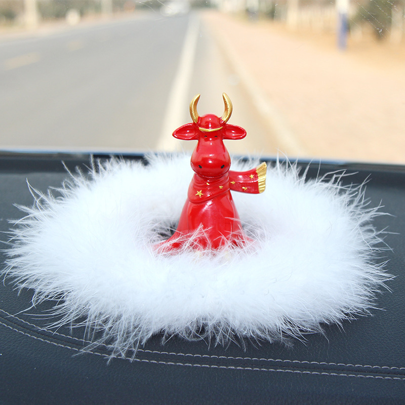 Decoraciones de automóviles de bendición de resina del año del terro mascota adornos interiores de automóviles lindos y creativos adornos de automóviles rosa