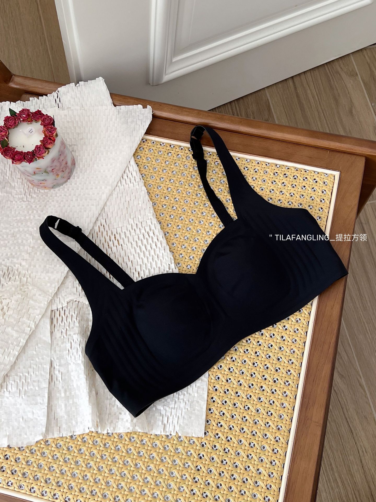 Venta directa de fábrica comercio electrónico transfronterizo sudeste asiático Vietnam Tailandia ropa interior de mujer sin costuras cuello cuadrado desnudo Tiraven sujetador