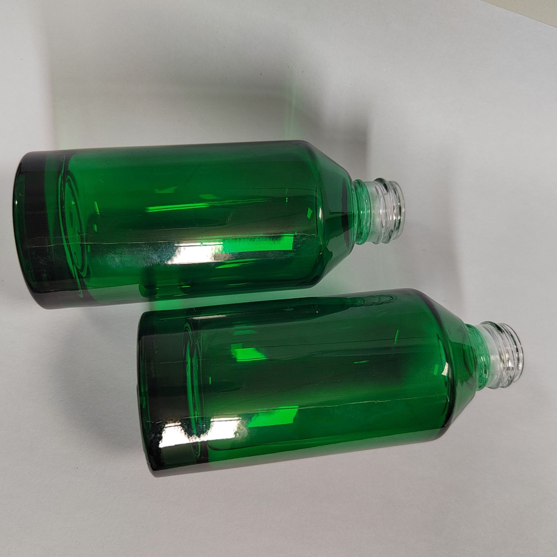 Nuevo en stock herena lvbao botella 30ml engrosada botella de vidrio de hombro 50ml botella cuentagotas líquida esencia