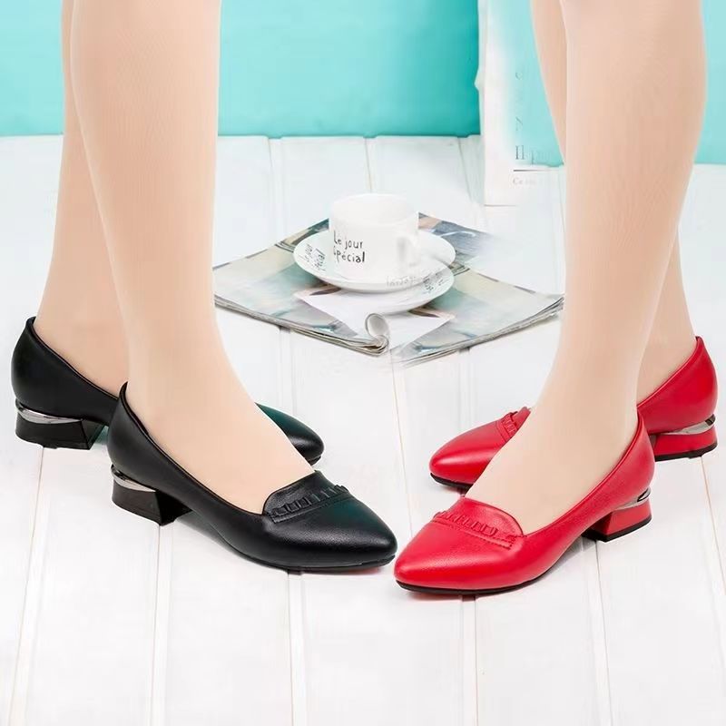 2026 verano nuevo temperamento suave zapatos de cuero cómodos de tacón grueso moda versátil punzantes zapatos de cuero suave zapatos de madre