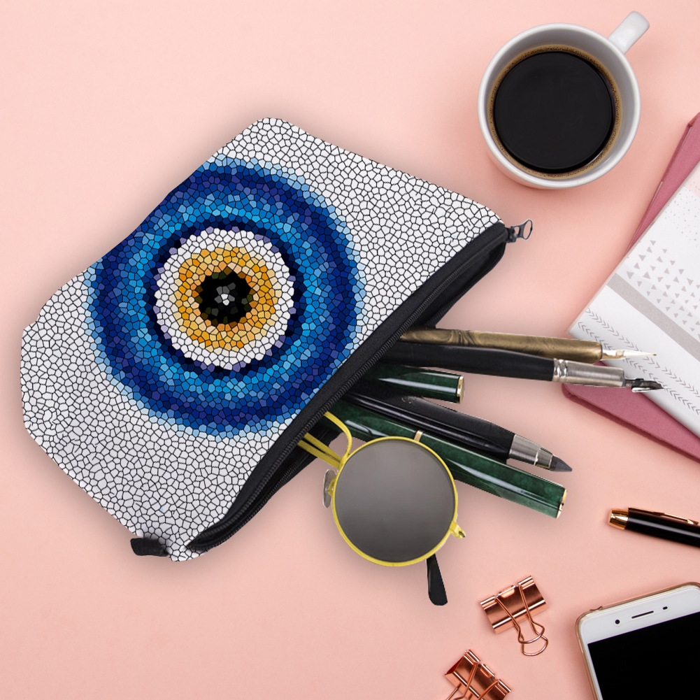 Women's Medium All Seasons Polyester Devil's Eye Classic Style Square Zipper Cosmetic Bag display picture 2