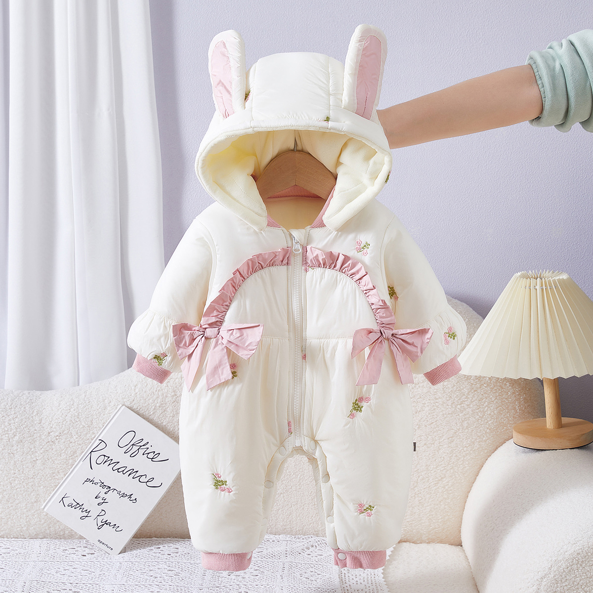 겨울 옷  옷 기모 두꺼운  점프 수트 자수  옷 후드 의상