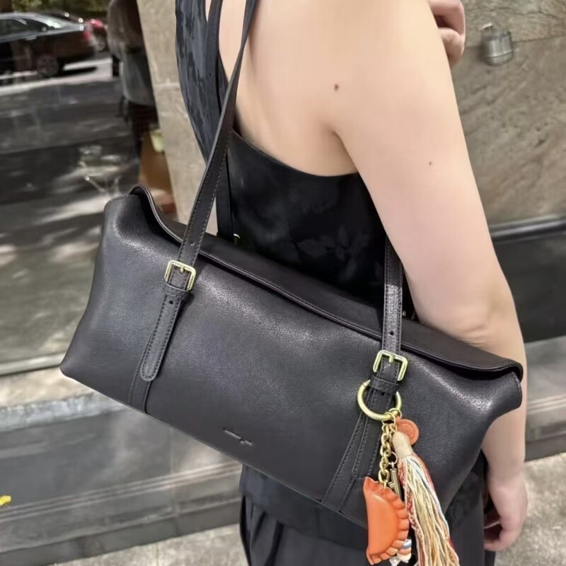 Shicangtang Reunion Baguette Bag, Single-Shoulder, Vegetable-Tanned Leather, Relaxed and Lazy Style, 2026 New Underarm Dumpling Bag, Youthful Shicangtang Reunion Baguette Bag, Single-Shoulder, Vegetable-Tanned Leather, Relaxed and Lazy Style, 2026 New Underarm Dumpling Bag, Youthful