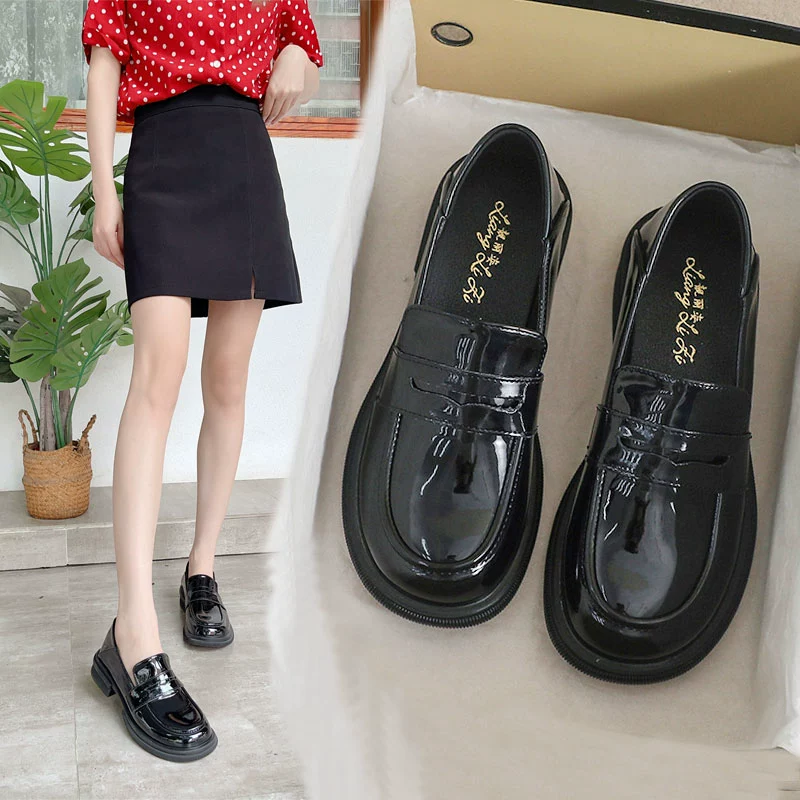 Черная маленькая кожаная обувь женская осень-зима 2025 новая пригородная обувь Lefu Британская плоская подошва большая женская обувь 41 один 43 одиночные туфли