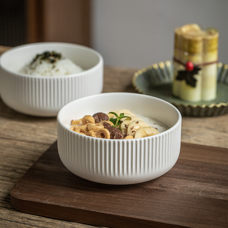 No elija el estilo, el cuenco de arroz blanco Dika, el cuenco de arroz simple de 4,5 pulgadas, el cuenco pequeño en relieve de cerámica, la exportación transfronteriza del hogar