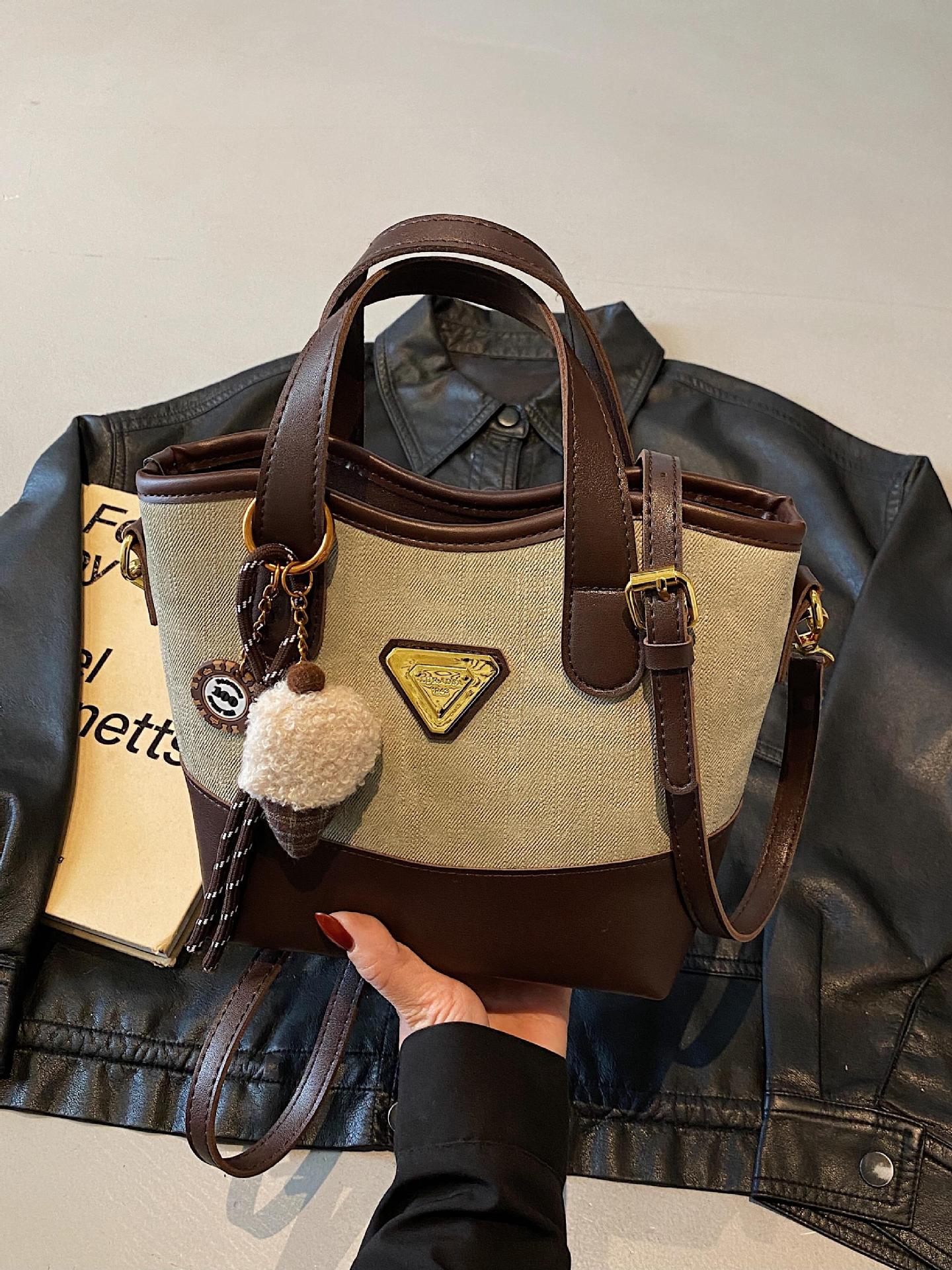 Bolso de mano de color de contraste de estilo explosivo de comercio exterior para mujer 2025 nuevo bolso de mensajero de moda salvaje bolso de cubo de ocio retro