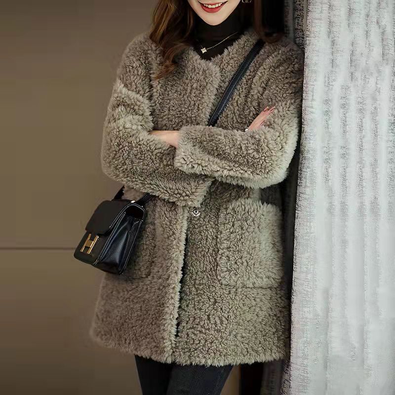 2025 Winter New Haining Grainy Shearling Coat, Mid-Length Lamb Fur Integrated Women's Coat