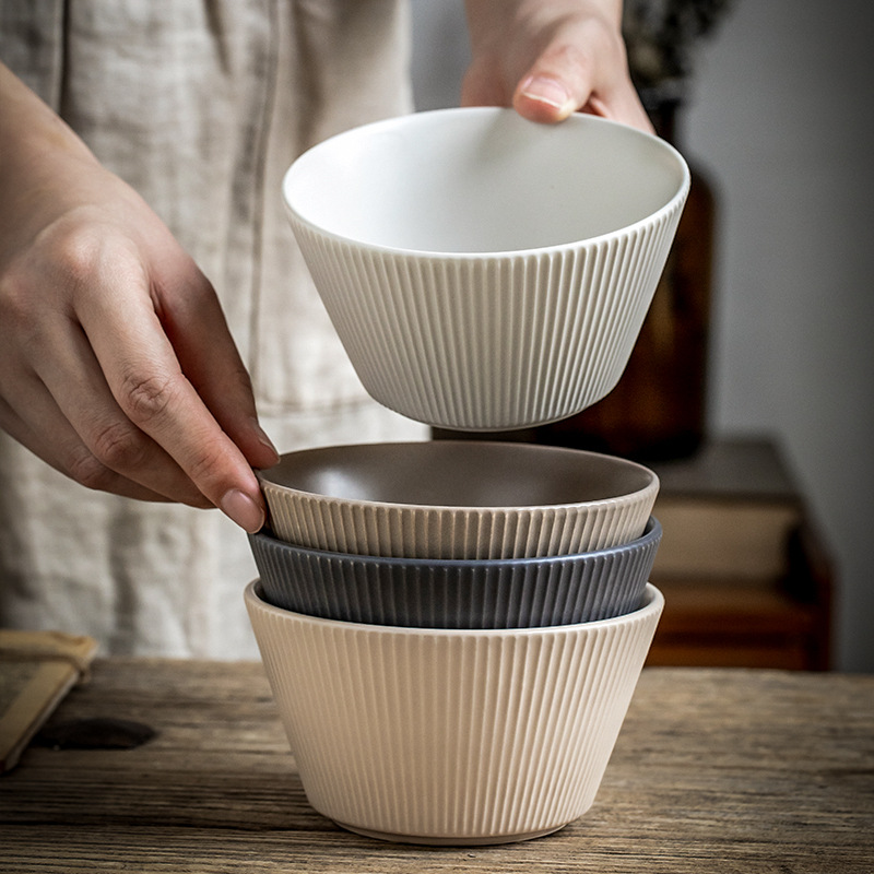Tacos de arroz en relieve de niebla de 5 pulgadas personales de nicho cuenco de cerámica características domésticas de alto valor de exportación transfronteriza cuenco de arroz