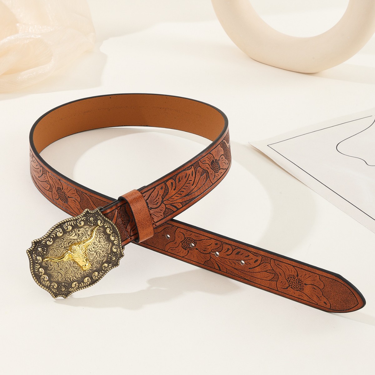 Cinturón de hebilla de vaqueros occidentales nuevo tipo de tendencia de cinturón amplio estilo americano con pantalones de cinturón al por mayor en stock