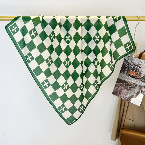M2-X10A70008-2# checkerboard-green and white