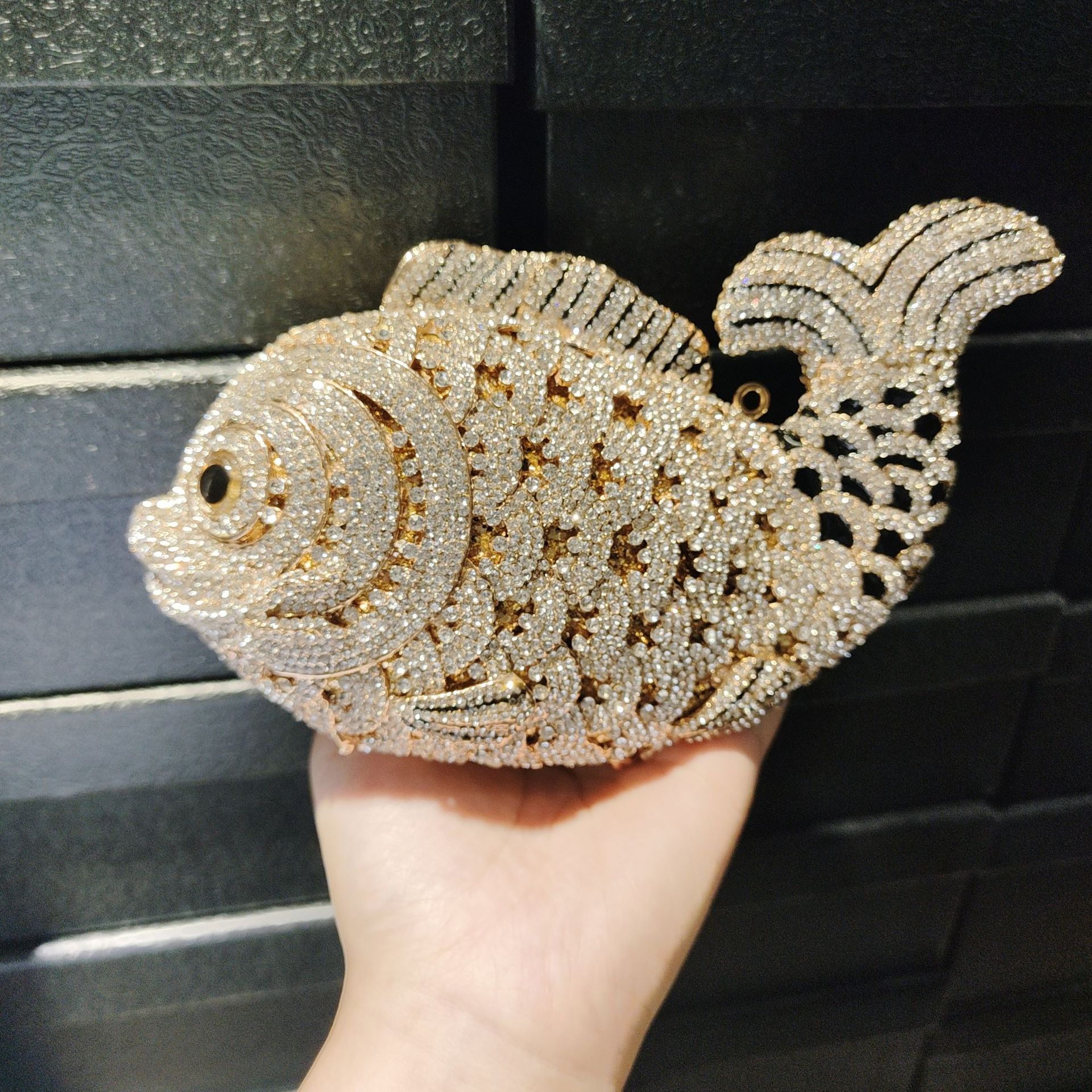 BL028 bolsas de diamante de peces dorados, bolsas de cena de cristal metálicas, bolsas de mano de diamantes, bolsas de mano de mujer amarillas