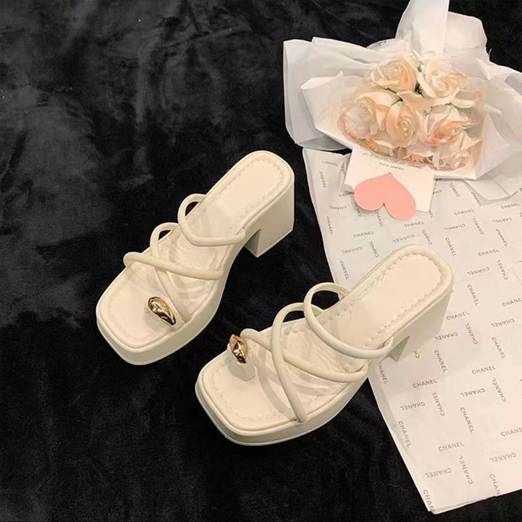 Sandalias de tacón alto de temperamento de celebridad de Internet, suela gruesa para mujer, nueva moda de verano, sandalias y zapatillas de tacón grueso para mujer