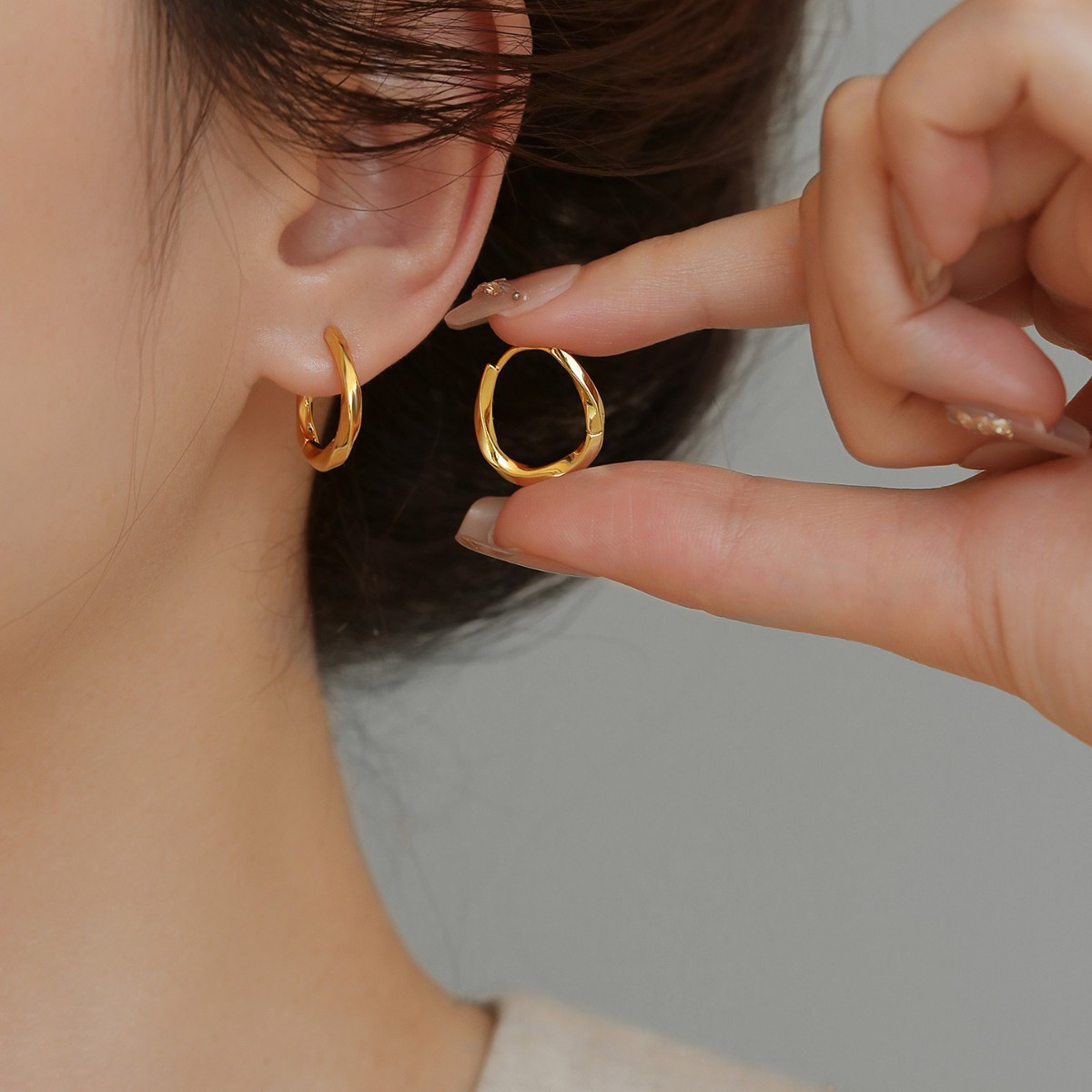 Möbius hoop earrings, 2026 new hot style, high-end, lightweight, minimalist, versatile earrings