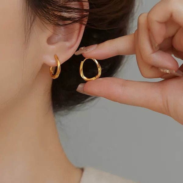 Möbius hoop earrings, 2026 new hot style, high-end, lightweight, minimalist, versatile earrings