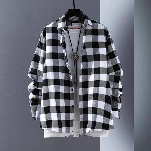 Autumn Japanese-style black-and-white plaid long-sleeve shirt for men—stylish, niche, retro Hong Kong-inspired loose-fit shirt that pairs effortlessly with any outfit.