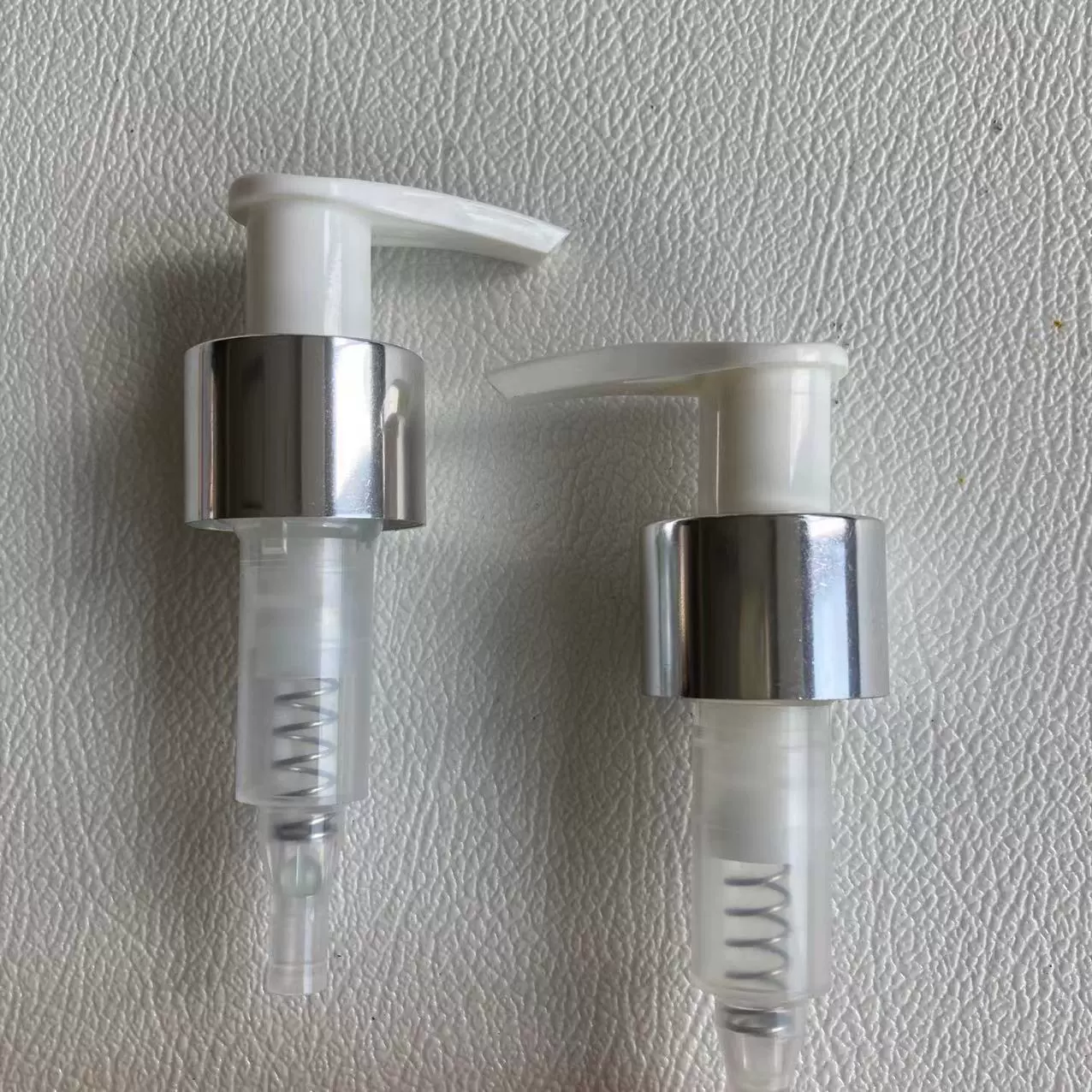 Этот в наличии эмульсионный насос с прямой подачей под давлением Алюминиевый пластиковый эмульсионный насос косметический шампунь Головка насоса для ванны