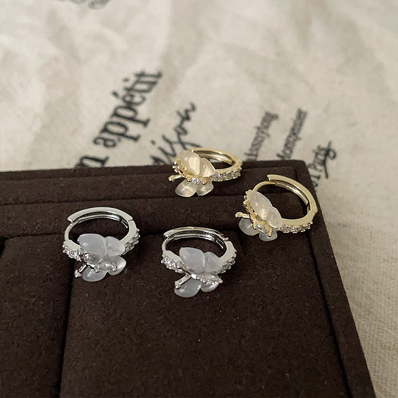 Cute elegant fashionable universal earrings with zircon