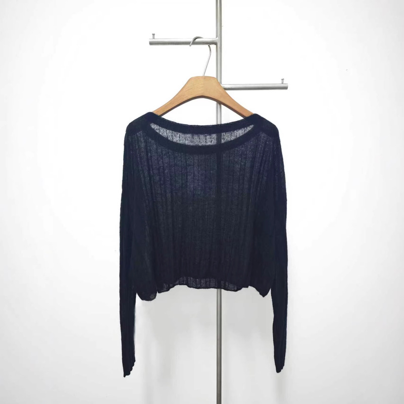Niche Design "Misty Feel" Off-Shoulder Loose Cashmere Blend Long-Sleeve Blouse in Black/Light Camel