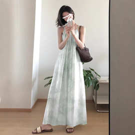 茶歇绿色碎花吊带裙女夏季2026新款小个子减龄温柔法式长裙子旅游